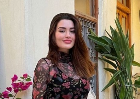 ابنة روان بن حسين في عيد الميلاد